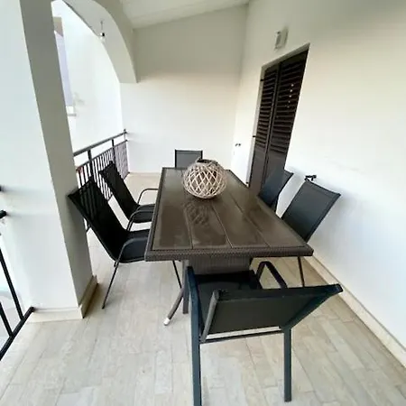 Appartamento Spacious, Newly Renovated, Marina Views Apartment Pula *